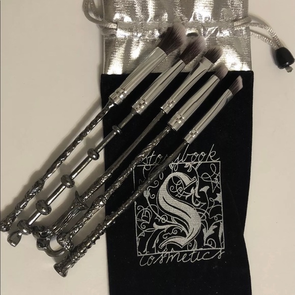 Storybook Harry Potter inspired make up brushes - Picture 2 of 8